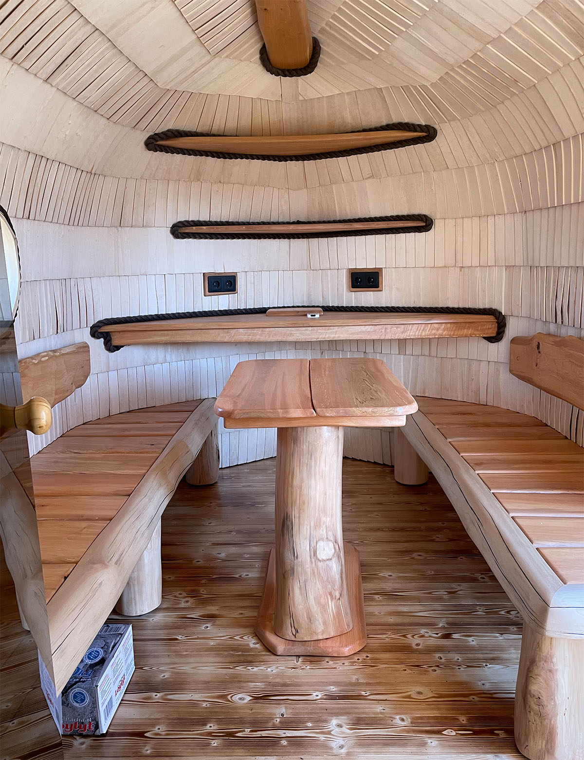 https://www.boatsauna.com/wp-content/uploads/2025/04/eesruum-kyljeuks-boatsauna.jpg